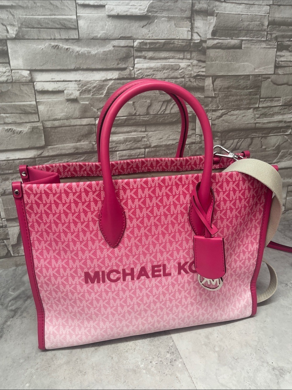 Michael Kors Mirella Medium Ombre Signature Tote & Matching Wallet Dragonfruit - Picture 4 of 11